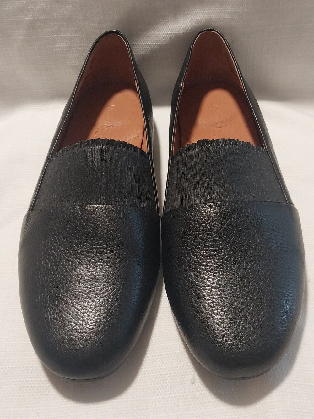 Gentle Souls by Kenneth Cole Eugene Ruffle Black Pebbled Leather Slip On Flats